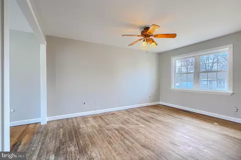 Living - 756 223rd St, Pasadena, MD 21122 photo 1 of 4