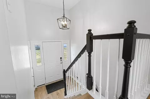Entry Way - 243 9th St, Pasadena, MD 21122 photo 2 of 4