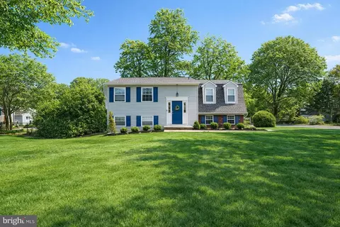 243 9th St, Pasadena, MD 21122