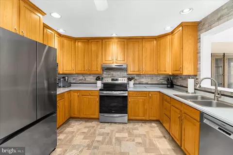 Kitchen - 610 Sutton Dr, Pasadena, MD 21122 photo 3 of 3