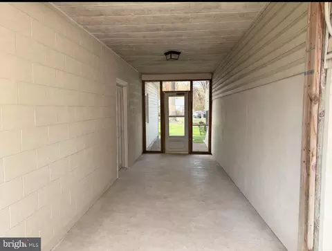Entry Way - 610 Sutton Dr, Pasadena, MD 21122 photo 3 of 3