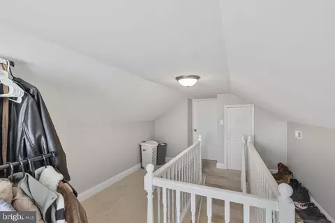 Entry Way - 8489 Arbutus Rd, Pasadena, MD 21122 photo 12 of 13