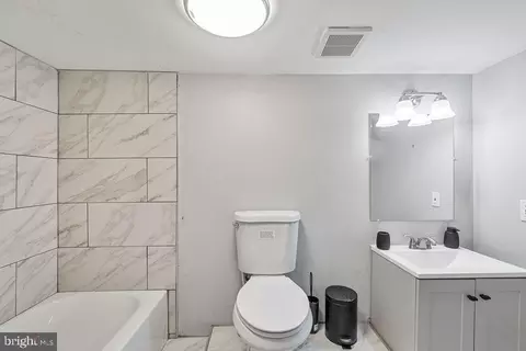 Bath - 8489 Arbutus Rd, Pasadena, MD 21122 photo 2 of 3