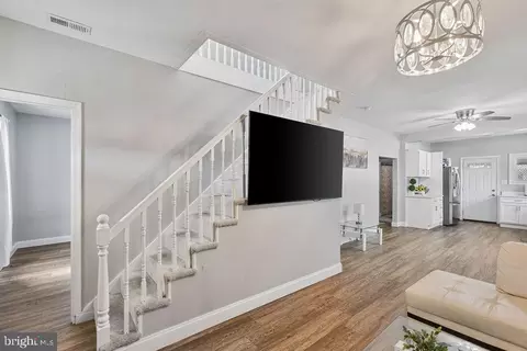 Entry Way - 8489 Arbutus Rd, Pasadena, MD 21122 photo 3 of 13