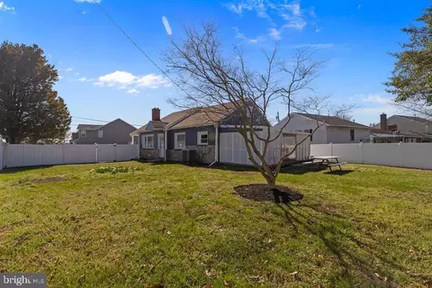 Exterior - 8489 Arbutus Rd, Pasadena, MD 21122 photo 6 of 6