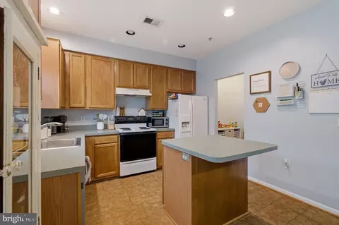 Kitchen - 1212 Needham Ct, Crofton, MD 21114 photo 6 of 6
