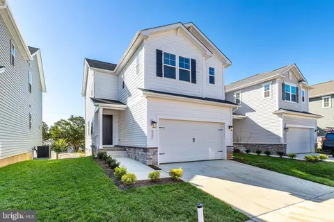 5737 Howard Dr, Glen Burnie, MD 21061