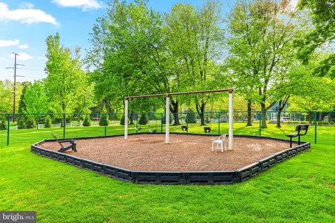 View/Area - 1074 Foxcroft Run, Annapolis, MD 21401 photo 3 of 7
