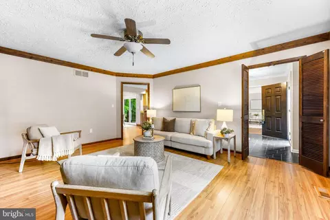 Living - 1074 Foxcroft Run, Annapolis, MD 21401 photo 6 of 7