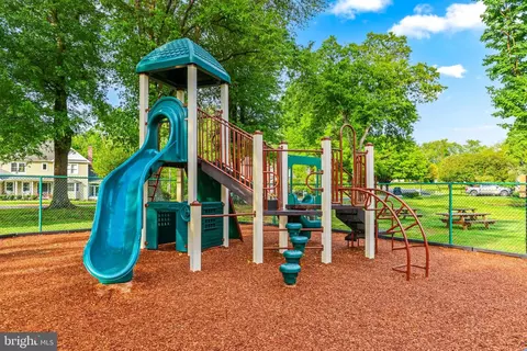 View/Area - 1074 Foxcroft Run, Annapolis, MD 21401 photo 4 of 7