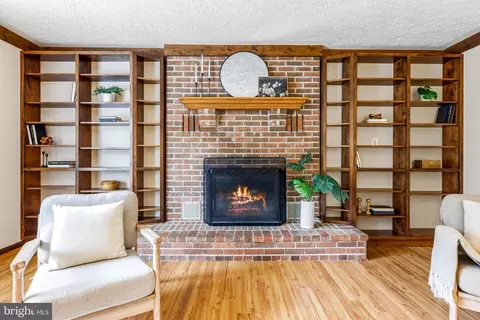 Living - 1074 Foxcroft Run, Annapolis, MD 21401 photo 5 of 7