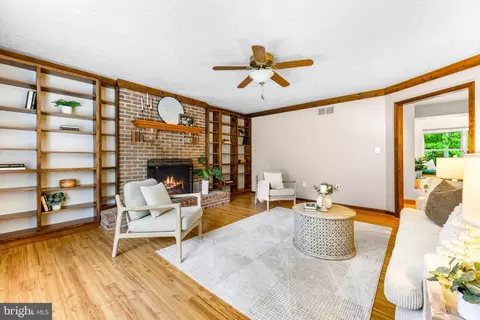 Living - 1074 Foxcroft Run, Annapolis, MD 21401 photo 3 of 7