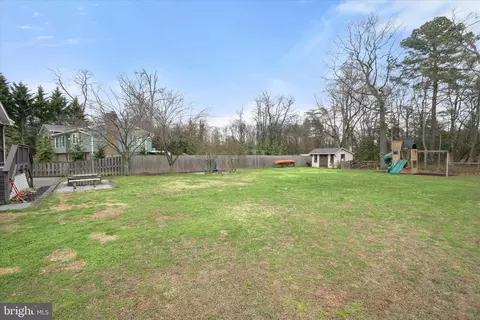 Exterior - 7905 E Riverside Dr, Pasadena, MD 21122 photo 4 of 7