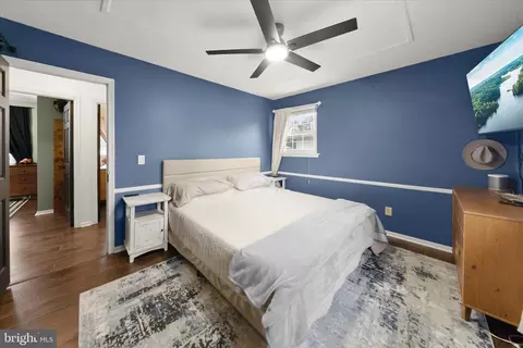 Bedroom - 7905 E Riverside Dr, Pasadena, MD 21122 photo 6 of 7