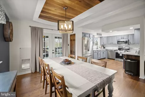 Dining - 7905 E Riverside Dr, Pasadena, MD 21122 photo 3 of 3