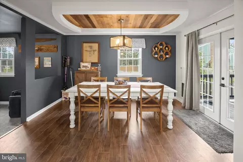 Dining - 7905 E Riverside Dr, Pasadena, MD 21122 photo 1 of 3