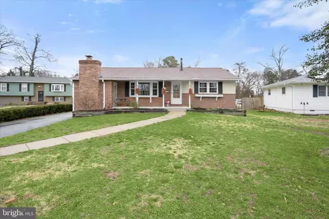 7905 E Riverside Dr, Pasadena, MD 21122