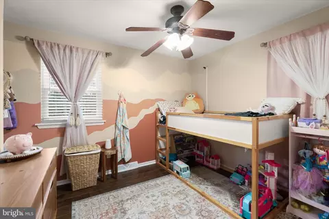 Bedroom - 7905 E Riverside Dr, Pasadena, MD 21122 photo 3 of 7