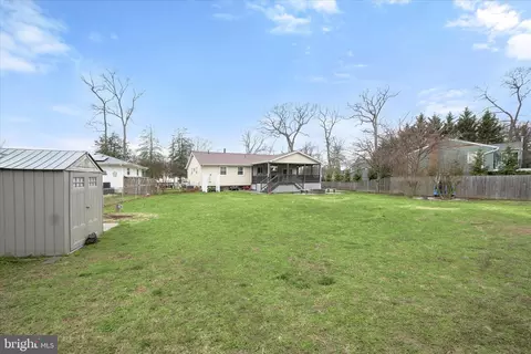 Exterior - 7905 E Riverside Dr, Pasadena, MD 21122 photo 5 of 7