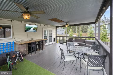 Exterior - 7905 E Riverside Dr, Pasadena, MD 21122 photo 3 of 7