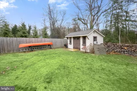 Exterior - 7905 E Riverside Dr, Pasadena, MD 21122 photo 6 of 7
