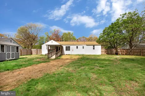 Exterior - 114 River Rd, Edgewater, MD 21037 photo 5 of 6