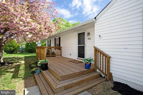 Exterior - 114 River Rd, Edgewater, MD 21037 photo 1 of 6
