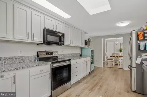 Entry Way - 114 River Rd, Edgewater, MD 21037 photo 1 of 4