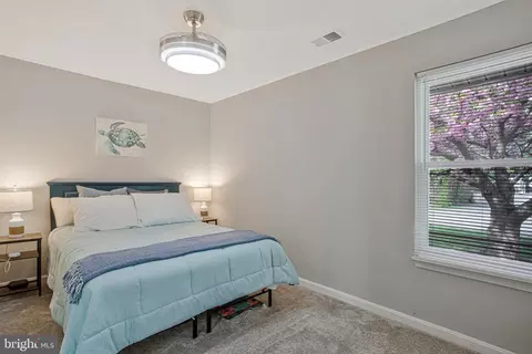 Bedroom - 114 River Rd, Edgewater, MD 21037 photo 6 of 6