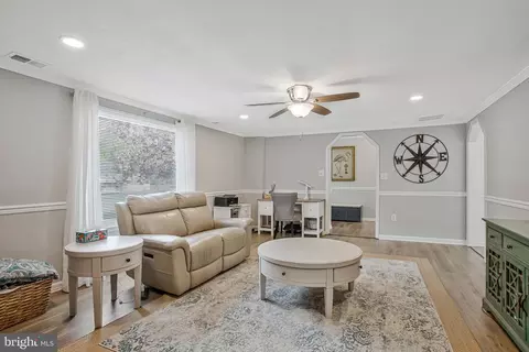 Living - 114 River Rd, Edgewater, MD 21037 photo 1 of 2