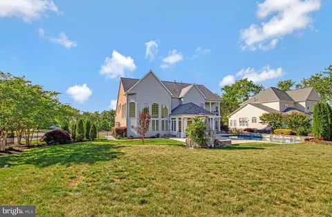 Exterior - 27 Hunting Ct, Edgewater, MD 21037 photo 15 of 19