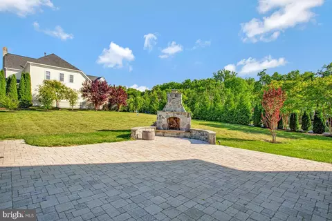 Exterior - 27 Hunting Ct, Edgewater, MD 21037 photo 7 of 19