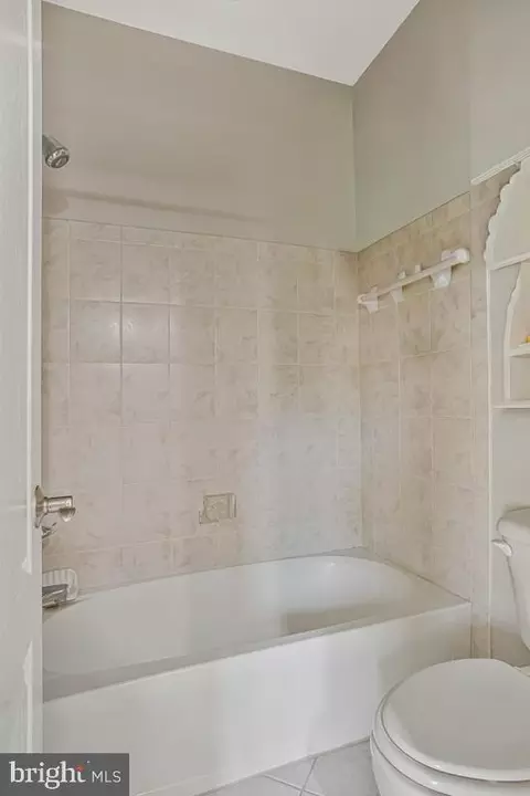 Bath - 27 Hunting Ct, Edgewater, MD 21037 photo 3 of 5