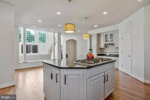 Kitchen - 27 Hunting Ct, Edgewater, MD 21037 photo 4 of 6
