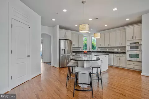 Kitchen - 27 Hunting Ct, Edgewater, MD 21037 photo 2 of 6