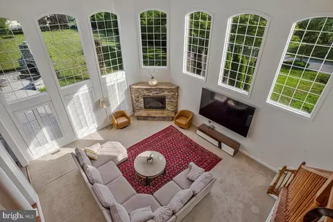 Living - 27 Hunting Ct, Edgewater, MD 21037 photo 2 of 5