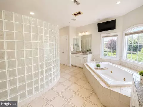 Bath - 27 Hunting Ct, Edgewater, MD 21037 photo 1 of 5