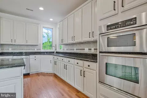 Kitchen - 27 Hunting Ct, Edgewater, MD 21037 photo 3 of 6
