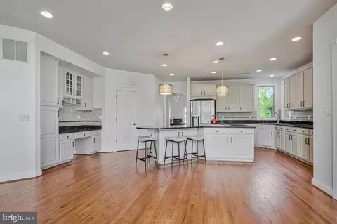 Kitchen - 27 Hunting Ct, Edgewater, MD 21037 photo 6 of 6