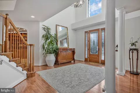Entry Way - 27 Hunting Ct, Edgewater, MD 21037 photo 2 of 5