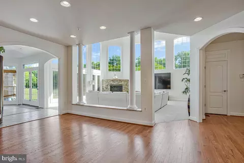 Living - 27 Hunting Ct, Edgewater, MD 21037 photo 3 of 5