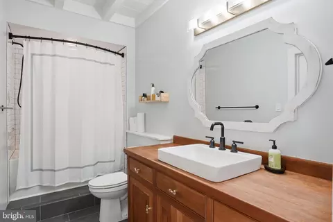Bath - 342 Broadview Ln, Annapolis, MD 21401 photo 3 of 5