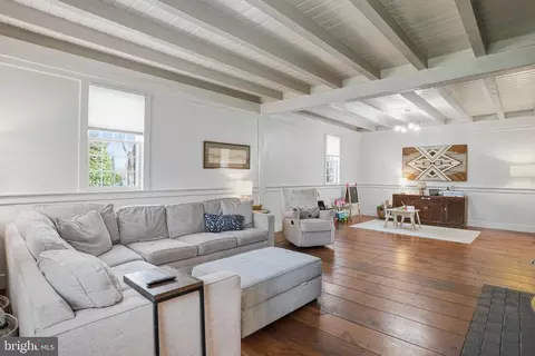 Living - 342 Broadview Ln, Annapolis, MD 21401 photo 3 of 3