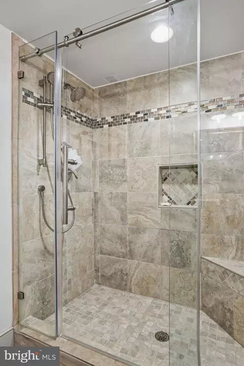 Bath - 342 Broadview Ln, Annapolis, MD 21401 photo 5 of 5