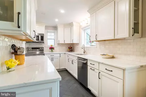 Kitchen - 1438 Ridgeway E, Arnold, MD 21012 photo 2 of 3