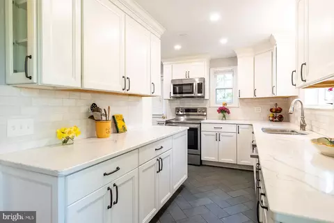 Kitchen - 1438 Ridgeway E, Arnold, MD 21012 photo 3 of 3
