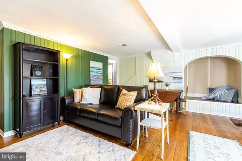 Living - 1438 Ridgeway E, Arnold, MD 21012 photo 2 of 4