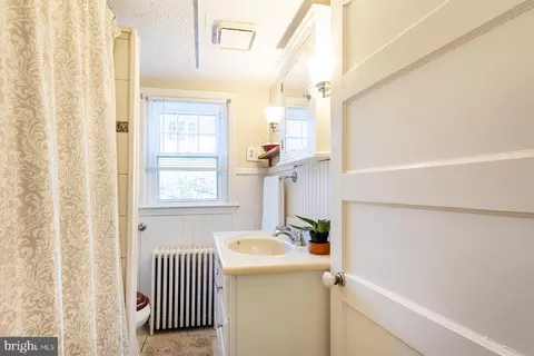 Bath - 1438 Ridgeway E, Arnold, MD 21012 photo 4 of 4