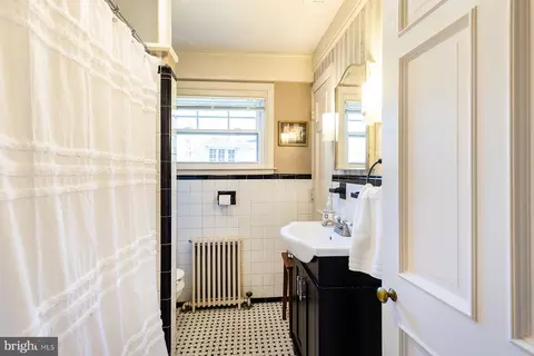 Bath - 1438 Ridgeway E, Arnold, MD 21012 photo 3 of 4