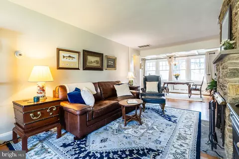 Living - 1438 Ridgeway E, Arnold, MD 21012 photo 1 of 4